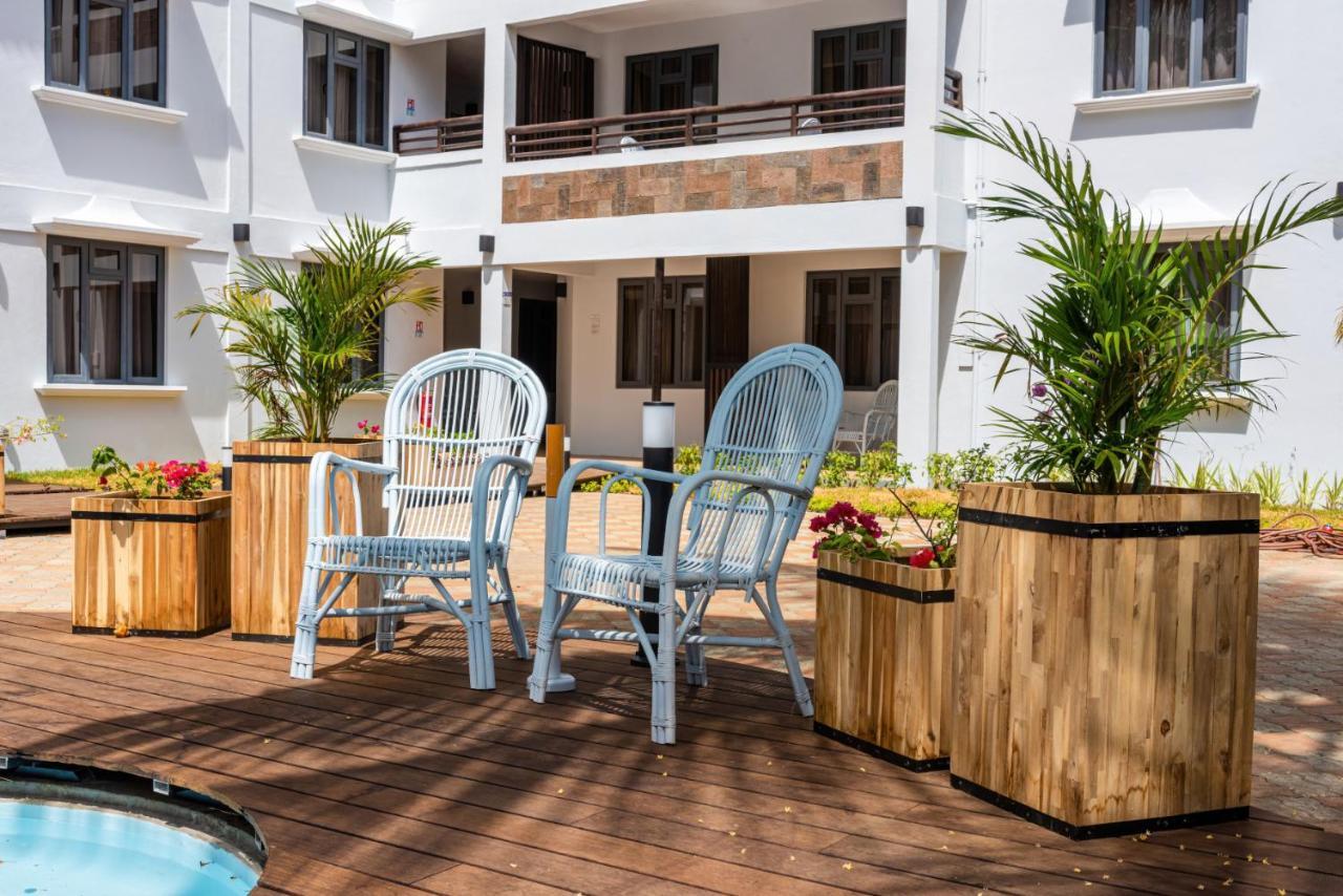 Les Cerisiers Beach Residence, Cosy And Modern 3 Bedroom Apartment Located 50 Metres From The Beach And From All Amenities And Restaurants On The Coastal Road Flic-en-Flacq Εξωτερικό φωτογραφία