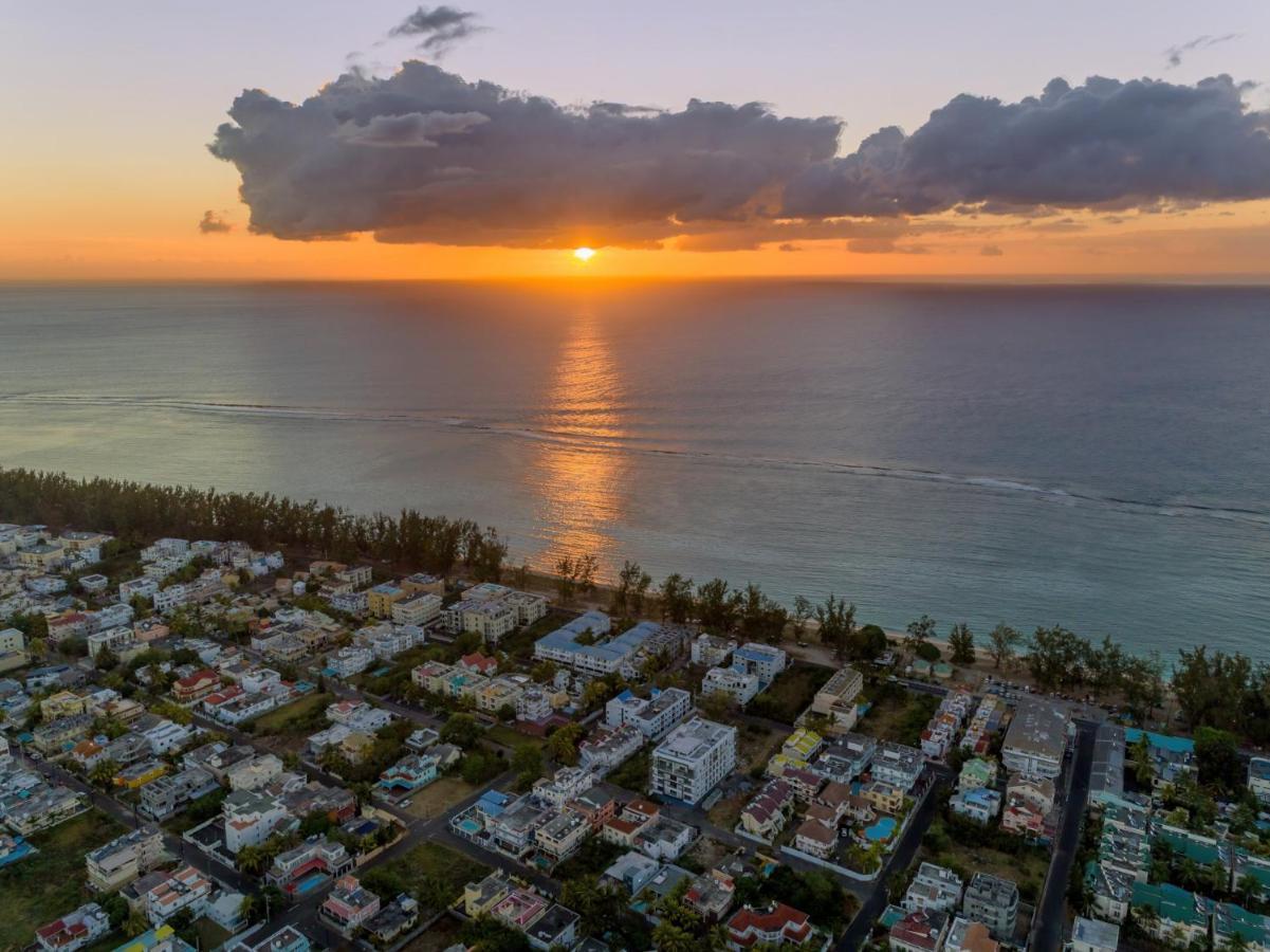 Les Cerisiers Beach Residence, Cosy And Modern 3 Bedroom Apartment Located 50 Metres From The Beach And From All Amenities And Restaurants On The Coastal Road Flic-en-Flacq Εξωτερικό φωτογραφία
